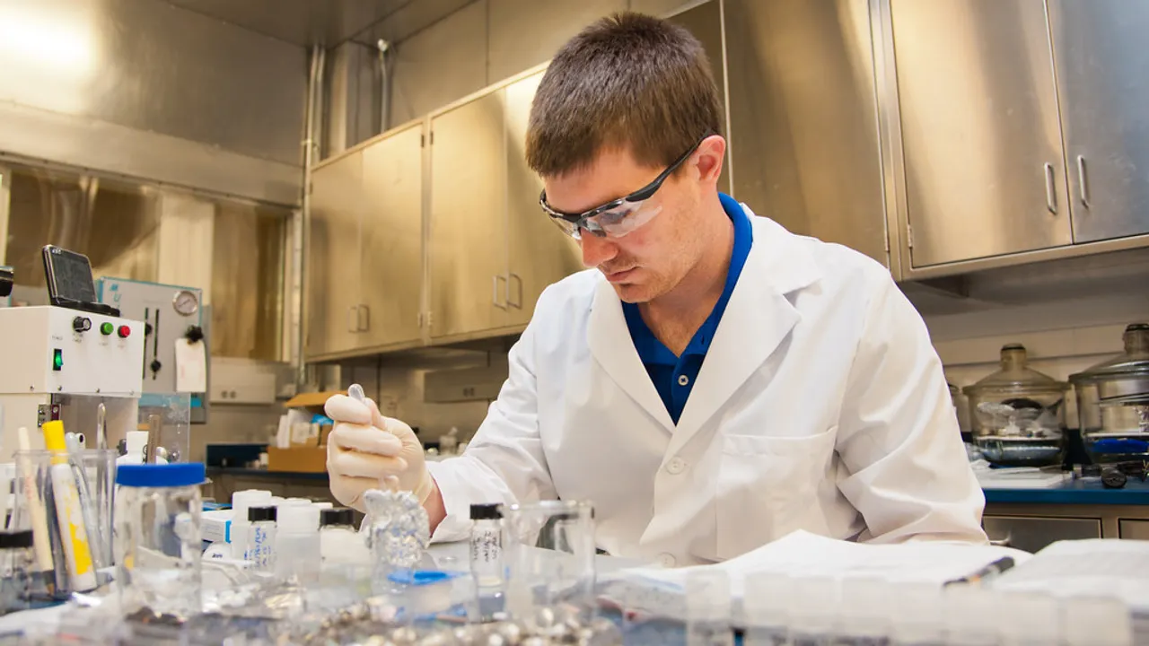 Army scientists energize battery research