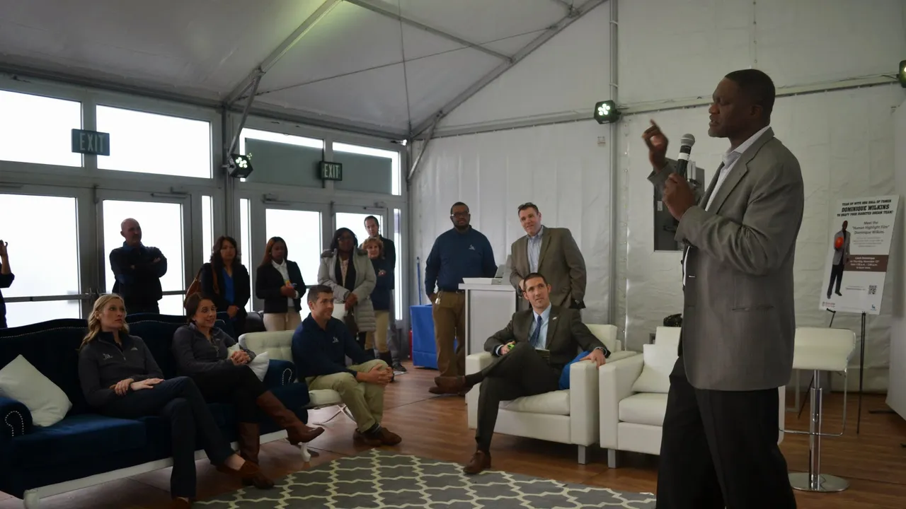 File:Dominique Wilkins speaks to an attentive group at the Diabetes Living Room in Philadelphia.jpg